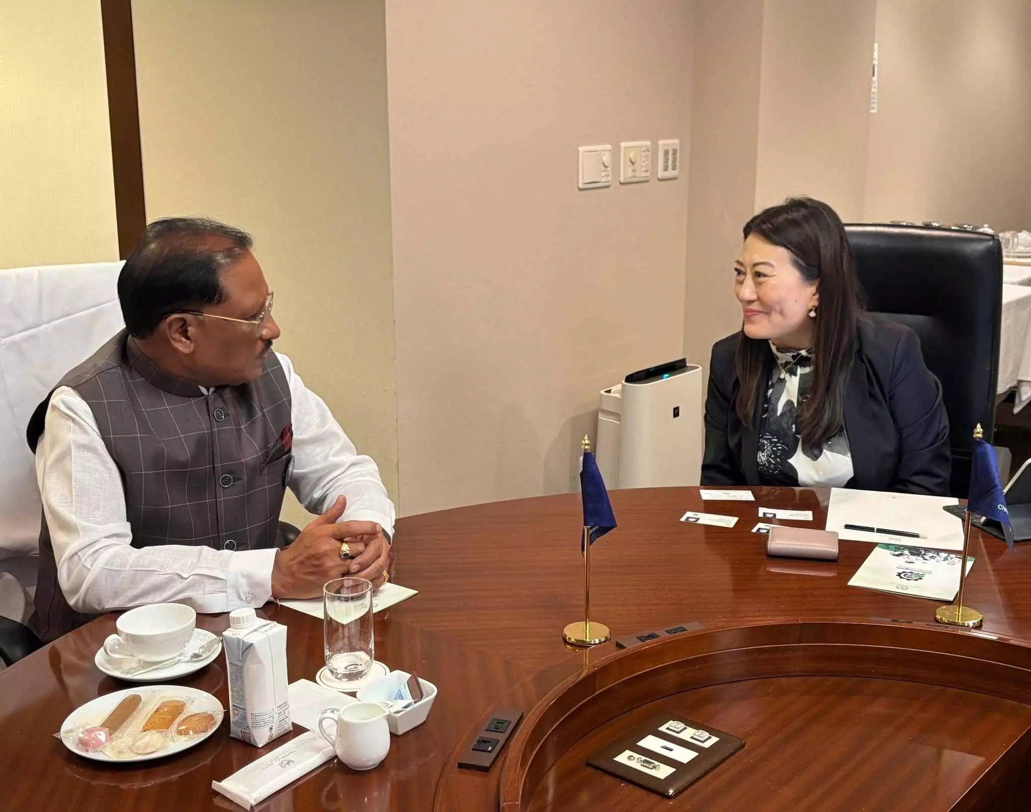 CM साय ने टोक्यो में एनटीटी लिमिटेड जापान की सीईओ कायो इतो से की मुलाकात CM साय ने टोक्यो में एनटीटी लिमिटेड जापान की सीईओ कायो इतो से की मुलाकात