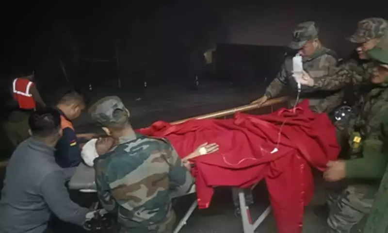 Arunachal में भारतीय सेना ने रातभर चले अभियान से बचाई पुलिसकर्मी की जान Arunachal में भारतीय सेना ने रातभर चले अभियान से बचाई पुलिसकर्मी की जान