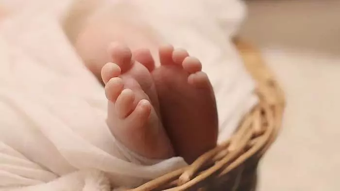 Indore : मां ने डेढ़ महीने के बच्चे का गला काटा, हिरासत में Indore : मां ने डेढ़ महीने के बच्चे का गला काटा, हिरासत में