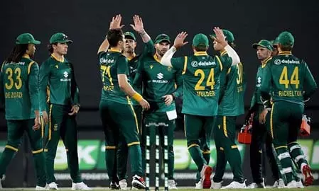 दूसरे वनडे में ऑस्ट्रेलिया को 84 रन से हराकर 3 मैचों की सीरीज में 2-0 से आगे हुई दक्षिण अफ्रीका दूसरे वनडे में ऑस्ट्रेलिया को 84 रन से हराकर 3 मैचों की सीरीज में 2-0 से आगे हुई दक्षिण अफ्रीका