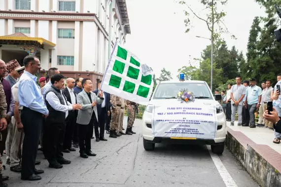 Sikkim : मुख्यमंत्री ने राष्ट्रीय स्वास्थ्य मिशन के तहत नौ नई एम्बुलेंस को हरी झंडी दिखाई Sikkim : मुख्यमंत्री ने राष्ट्रीय स्वास्थ्य मिशन के तहत नौ नई एम्बुलेंस को हरी झंडी दिखाई