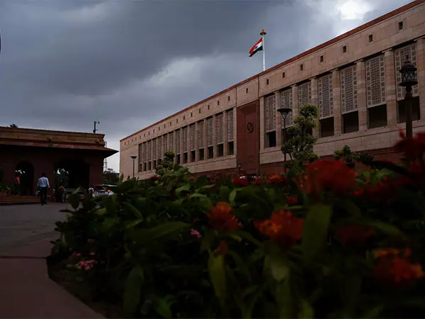 संसद में घुसा Bhadohi का संदिग्ध संसद में घुसा Bhadohi का संदिग्ध