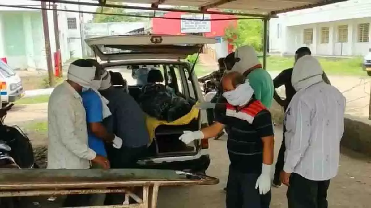 कर्ज में डूबे Jabalpur के किसान दंपत्ति ने भेड़ाघाट झरने में छलांग लगाई कर्ज में डूबे Jabalpur के किसान दंपत्ति ने भेड़ाघाट झरने में छलांग लगाई