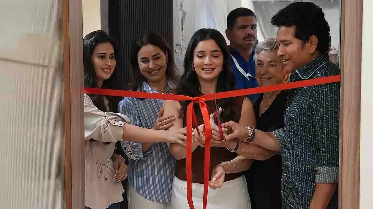 Sachin: सारा की नई शुरुआत पर शेयर की खास तस्वीरें Sachin: सारा की नई शुरुआत पर शेयर की खास तस्वीरें