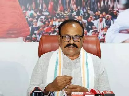 Sapkal सपकाल ने सरकार पर निशाना साधा: “ऋण माफी पर हस्ताक्षर क्यों नहीं?” Sapkal सपकाल ने सरकार पर निशाना साधा: “ऋण माफी पर हस्ताक्षर क्यों नहीं?”