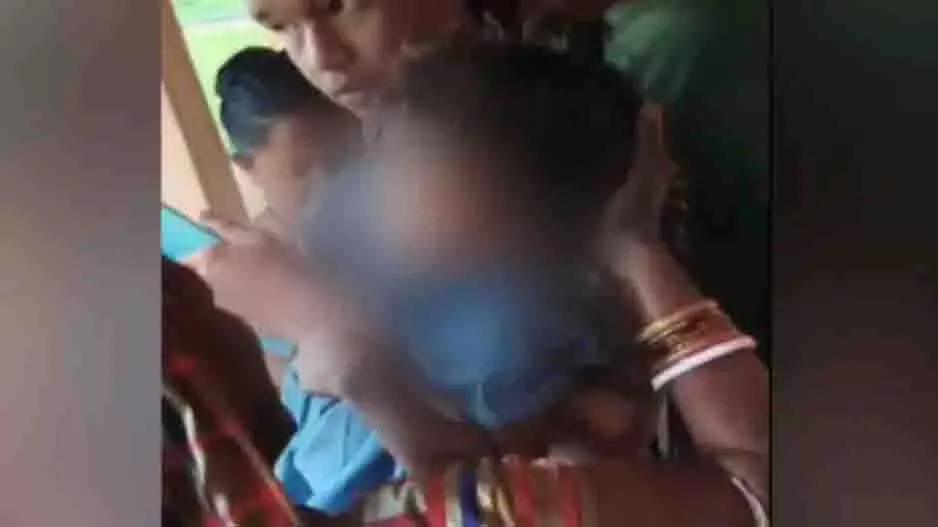 Odisha: कक्षा में बंद छात्रा रातभर खिड़की से निकलने की कोशिश करती रही Odisha: कक्षा में बंद छात्रा रातभर खिड़की से निकलने की कोशिश करती रही