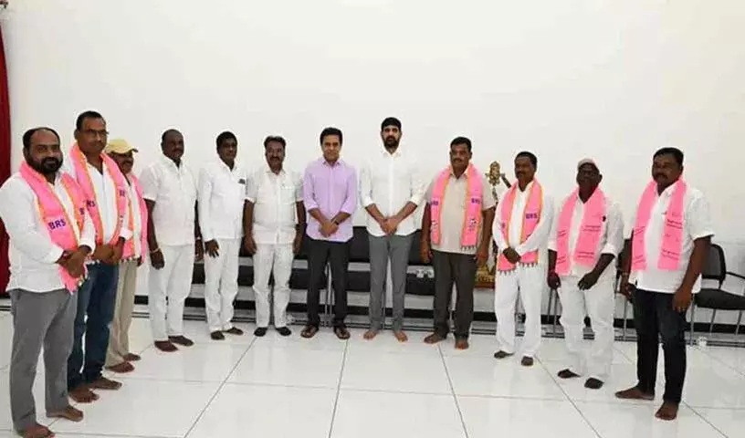 Huzurabad में बीआरएस जोश.. कांग्रेस के लिए बड़ा झटका! Huzurabad में बीआरएस जोश.. कांग्रेस के लिए बड़ा झटका!