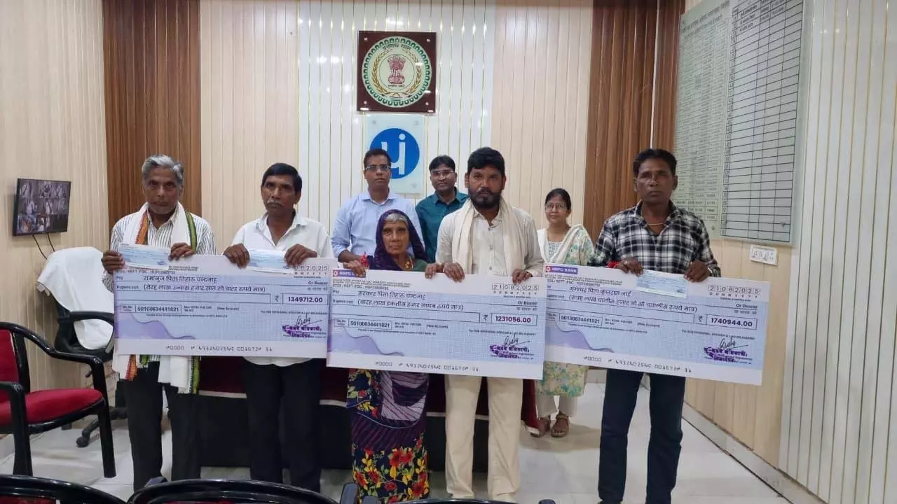 5 किसानों को 88 लाख का मुआवजा कलेक्टर ने 4 माह में दिलवाया 5 किसानों को 88 लाख का मुआवजा कलेक्टर ने 4 माह में दिलवाया