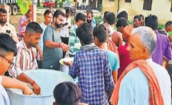 Bareilly: कन्हैया की छठी पर भजन-कीर्तन और भंडारा Bareilly: कन्हैया की छठी पर भजन-कीर्तन और भंडारा