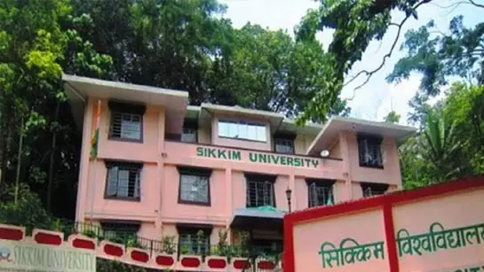 यूनिवर्सिटी ने नेपली भाषा का अपमान करने वाले छात्र की प्रवेश रद्द की यूनिवर्सिटी ने नेपली भाषा का अपमान करने वाले छात्र की प्रवेश रद्द की