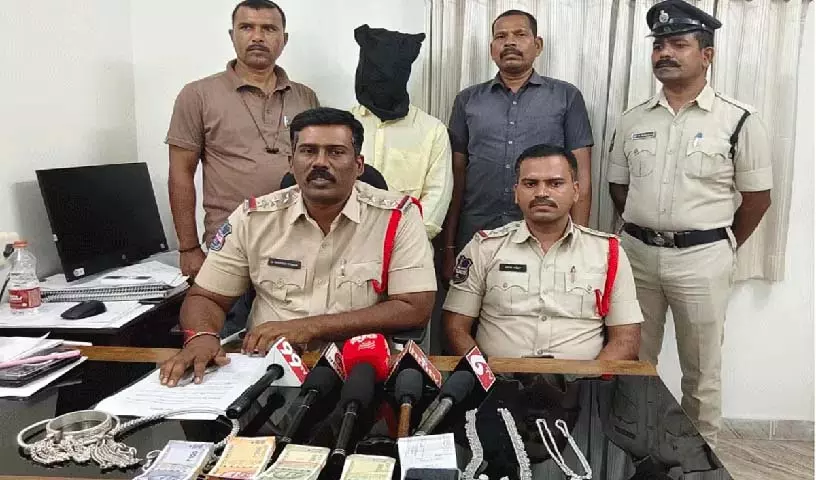 Koroni Thanda चोरी मामले में चोर गिरफ्तार Koroni Thanda चोरी मामले में चोर गिरफ्तार