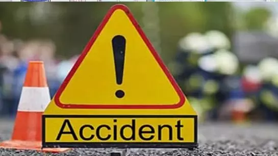 ठाणे में ऑटो ड्राइवर को ट्रेलर ने मारी टक्कर, गंभीर रूप से घायल ठाणे में ऑटो ड्राइवर को ट्रेलर ने मारी टक्कर, गंभीर रूप से घायल