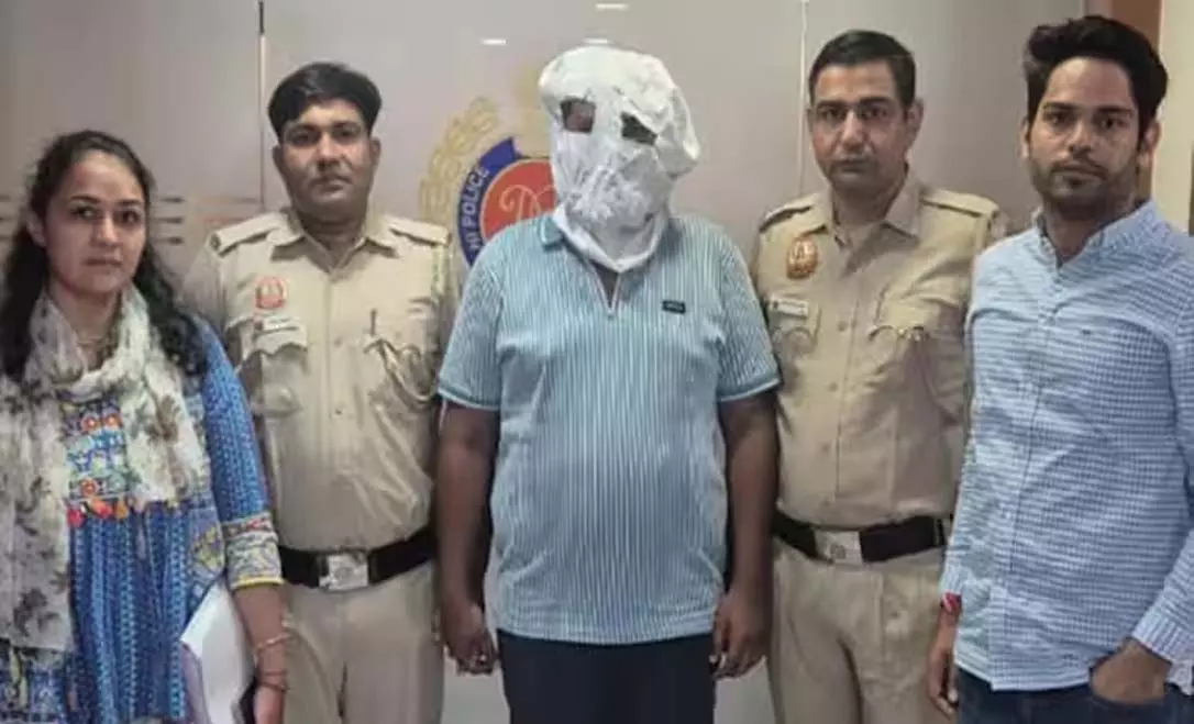 BREAKING: सरकारी नौकरी का झांसा देकर महिलाओं और वकीलों से ठगी करने वाला आरोपी गिरफ्तार BREAKING: सरकारी नौकरी का झांसा देकर महिलाओं और वकीलों से ठगी करने वाला आरोपी गिरफ्तार