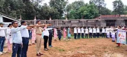 नशा मुक्त भारत अभियान: पुलिस अधीक्षक ने नशामुक्ति की दिलाई शपथ नशा मुक्त भारत अभियान: पुलिस अधीक्षक ने नशामुक्ति की दिलाई शपथ