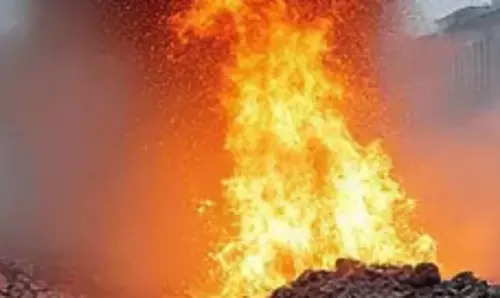 गोदाम में ब्लास्ट से 2 लोगों की मौत, 33 घायल गोदाम में ब्लास्ट से 2 लोगों की मौत, 33 घायल