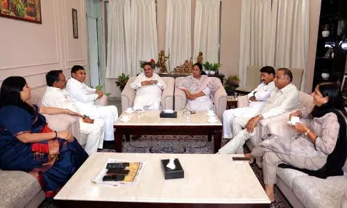 Delhi भाजपा सांसदों ने रेखा से की मुलाकात