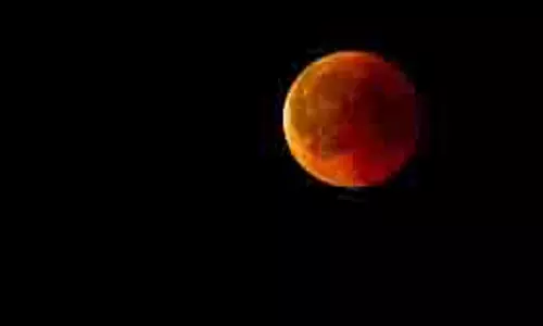Chandra Grahan 2025: पितृ दोष और काल सर्प योग से मुक्ति पाने का शुभ मुहूर्त है आगामी चंद्र ग्रहण Chandra Grahan 2025: पितृ दोष और काल सर्प योग से मुक्ति पाने का शुभ मुहूर्त है आगामी चंद्र ग्रहण