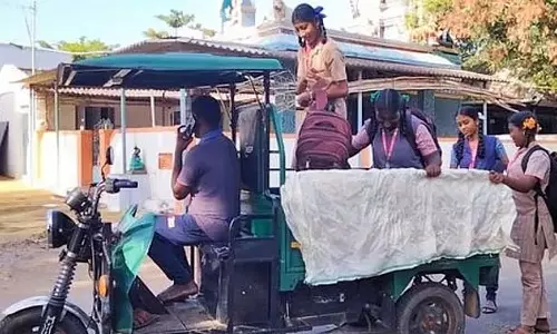 Tamil Nadu : छात्रों को कचरा गाड़ी में स्कूल ले जाया गया