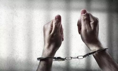 फर्जी इंस्टाग्राम अकाउंट: पैसे के लिए ब्लैकमेल करने के आरोप में व्यक्ति गिरफ्तार