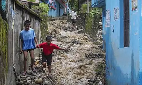 Uttarakhand: यमुना का प्रवाह रोकने से कृत्रिम झील बनी, होटल और घर खाली कराए गए