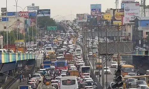 पल्लवरम, क्रोमपेट क्षेत्र में यातायात जाम: वाहन चालकों को परेशानी