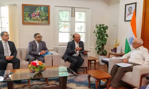 Manipur: राज्यपाल ने PMJAY और CMHT योजना के तहत कैंसर के खतरे पर चर्चा की Manipur: राज्यपाल ने PMJAY और CMHT योजना के तहत कैंसर के खतरे पर चर्चा की