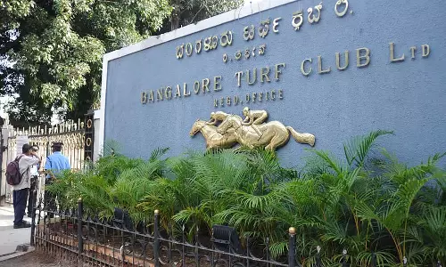 Bengaluru : टर्फ क्लब के पांच आबकारी अधिकारी निलंबित Bengaluru : टर्फ क्लब के पांच आबकारी अधिकारी निलंबित