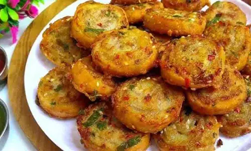 Semolina Besan Tikki: मानसून में उठाएं इस चटपटी डिश का लुत्फ Semolina Besan Tikki: मानसून में उठाएं इस चटपटी डिश का लुत्फ