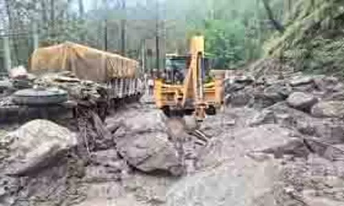 Himachal: भूस्खलन से 339 सड़कें बंद,  भारी बारिश का अलर्ट