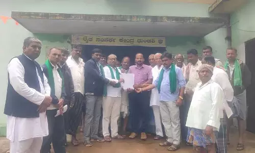 Karnataka : फसल क्षति मुआवजे की मांग