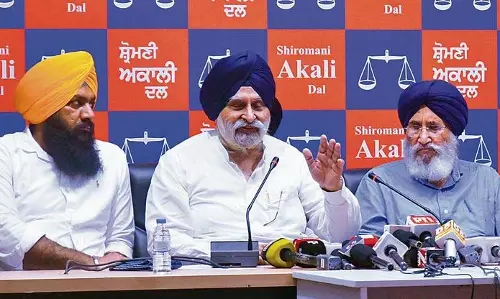 Shiromani Akali Dal: अकाल तख्त के आदेश से बहुत पहले ही रची गई थी पार्टी तोड़ने की साजिश
