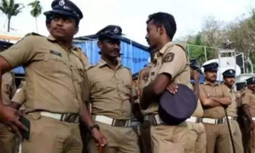 Chennai पुलिस की समर्पित हेल्पलाइन वरिष्ठ नागरिकों के लिए जीवन रेखा बनकर उभरी Chennai पुलिस की समर्पित हेल्पलाइन वरिष्ठ नागरिकों के लिए जीवन रेखा बनकर उभरी