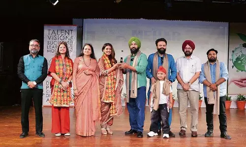 बॉलीवुड सितारे गीता बसरा और राज कुंद्रा ने LPU के फ्रेशर्स फेस्ट की शोभा बढ़ाई बॉलीवुड सितारे गीता बसरा और राज कुंद्रा ने LPU के फ्रेशर्स फेस्ट की शोभा बढ़ाई