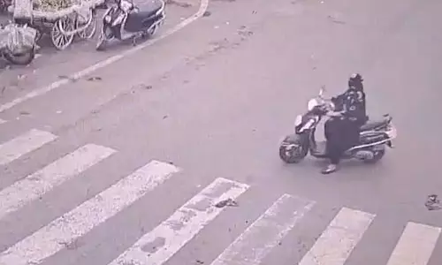 महिला ने चोरी का रास्ता अख्तियार किया, शोहरत पाने का सपना देखा था... महिला ने चोरी का रास्ता अख्तियार किया, शोहरत पाने का सपना देखा था...