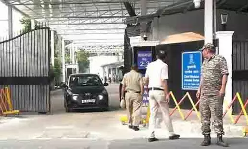 Delhi: मुख्यमंत्री के कार्यक्रम में नारेबाजी, 60 वर्षीय व्यक्ति गिरफ्तार Delhi: मुख्यमंत्री के कार्यक्रम में नारेबाजी, 60 वर्षीय व्यक्ति गिरफ्तार