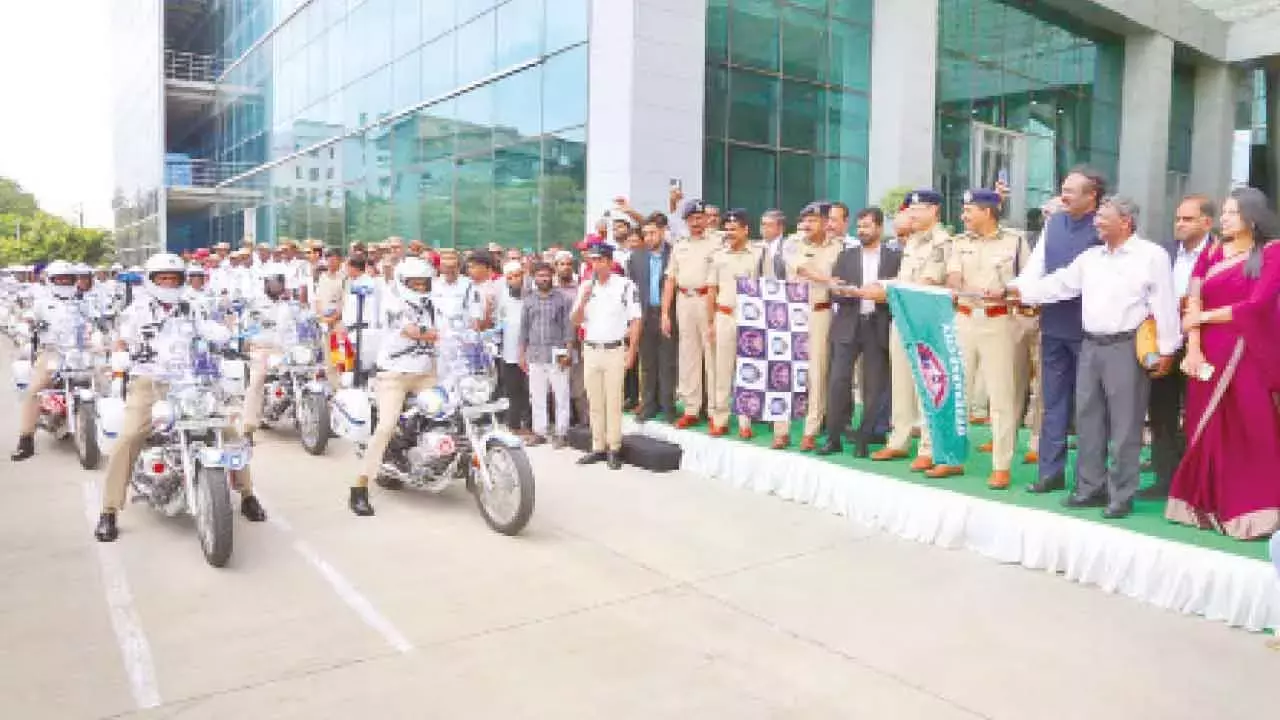 Telangana : शहर में यातायात प्रबंधन को मजबूत करने के लिए 50 पेट्रोलिंग बाइक और 100 मार्शल तैनात