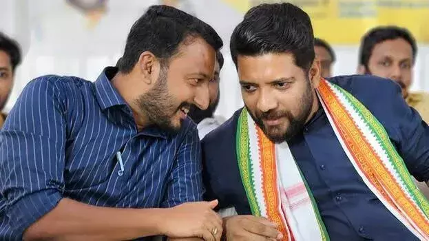 Kerala: राहुल ममकुताथिल व शफी परम्बिल पर कार्रवाई की मांग Kerala: राहुल ममकुताथिल व शफी परम्बिल पर कार्रवाई की मांग