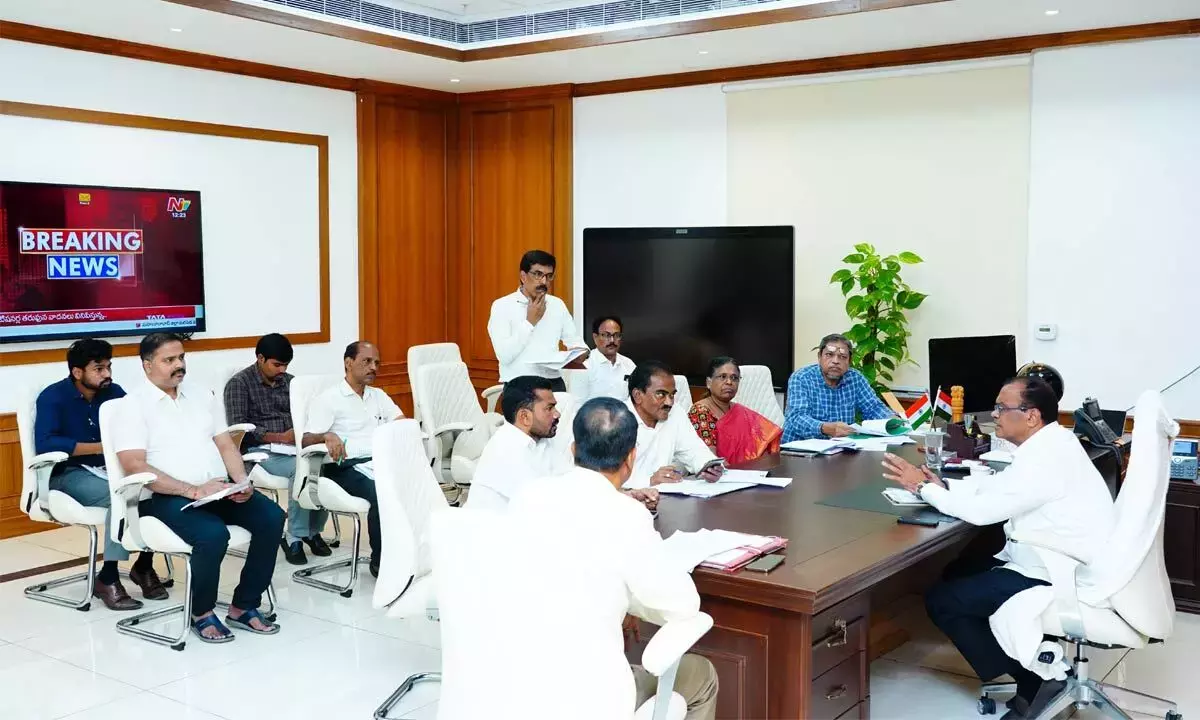 Telangana : कोमाटीरेड्डी ने विस्तृत रिपोर्ट देने का आदेश दिया Telangana : कोमाटीरेड्डी ने विस्तृत रिपोर्ट देने का आदेश दिया