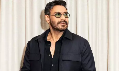 Ajay Devgn हॉरर कॉमेडी के लिए सु फ्रॉम सो के निर्देशक से बात कर रहे हैं Ajay Devgn हॉरर कॉमेडी के लिए सु फ्रॉम सो के निर्देशक से बात कर रहे हैं