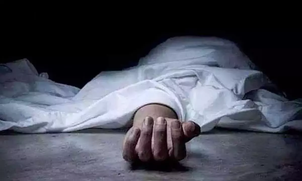 Telangana : मियापुर में एक ही परिवार के पांच लोग मृत पाए गए Telangana : मियापुर में एक ही परिवार के पांच लोग मृत पाए गए