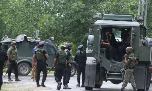 Kathua: हथियारबंद संदिग्ध देखे जाने पर कठुआ में कार्रवाई Kathua: हथियारबंद संदिग्ध देखे जाने पर कठुआ में कार्रवाई