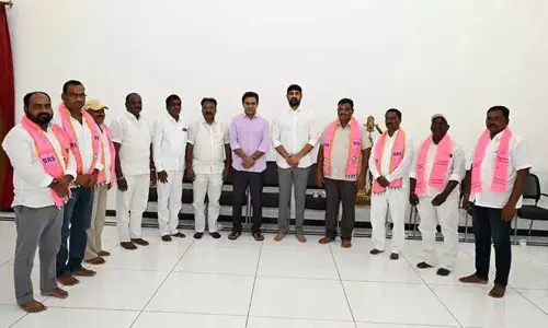 हुजूराबाद निर्वाचन क्षेत्र में कांग्रेस नेता BRS में शामिल हुए
