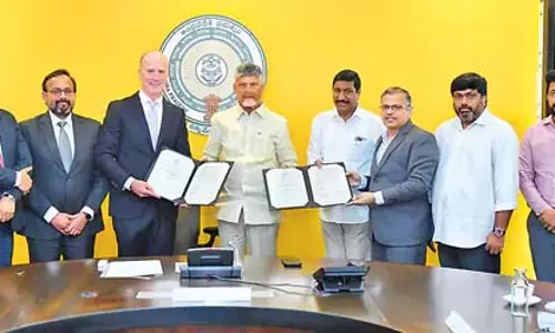 CM Chandrababu ने दावोस सम्मेलन में कंपनी के प्रतिनिधियों से मुलाकात की CM Chandrababu ने दावोस सम्मेलन में कंपनी के प्रतिनिधियों से मुलाकात की