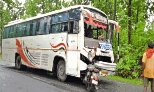 Latehar: बस और बुलेट की टक्कर, दो की मौत