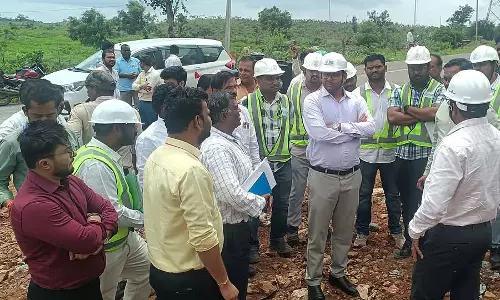 ग्राम पंचायत CEO ने आवासीय विद्यालय और सरकारी अस्पताल का दौरा किया