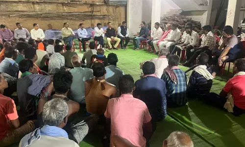 गारे-पेलमा 2 परियोजना को गति देने ग्रामीणों और महाजेनको अधिकारियों की सीधी मुलाकात गारे-पेलमा 2 परियोजना को गति देने ग्रामीणों और महाजेनको अधिकारियों की सीधी मुलाकात