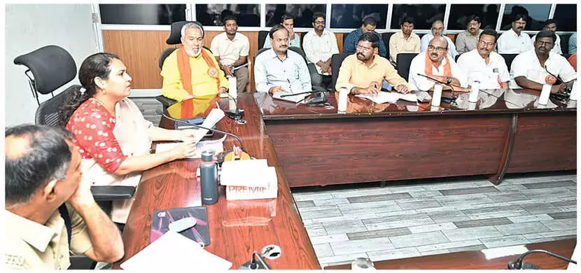 Andhra Pradesh : फिल्मी गानों और अश्लील नृत्यों से बचें