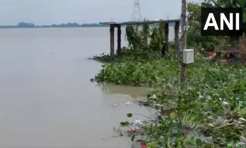 गंगा का जलस्तर बढ़ने से कानपुर के गांवों में बाढ़ जैसे हालात