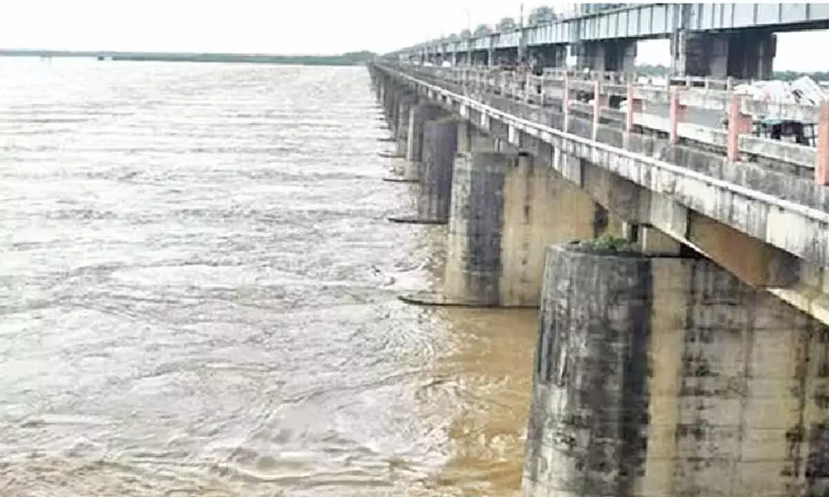 Andhra Pradesh : गोदावरी का जलस्तर खतरनाक स्तर पर पहुंचा