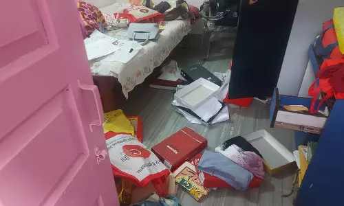Giridih: बड़ी चोरी की वारदात के बाद क्षेत्रीय लोगों ने किया रोड जाम Giridih: बड़ी चोरी की वारदात के बाद क्षेत्रीय लोगों ने किया रोड जाम